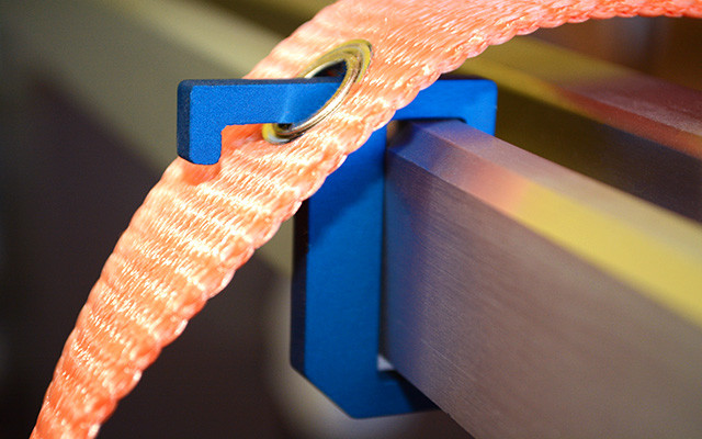 Retention band hook